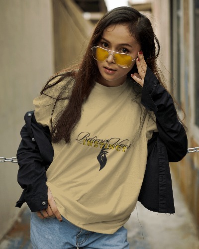 woman with sunglasses and tshirt mockup 0010